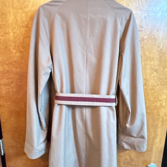 Vintage Etienne Aigner Tan and Burgundy Trench Coat - Picture 13 of 14